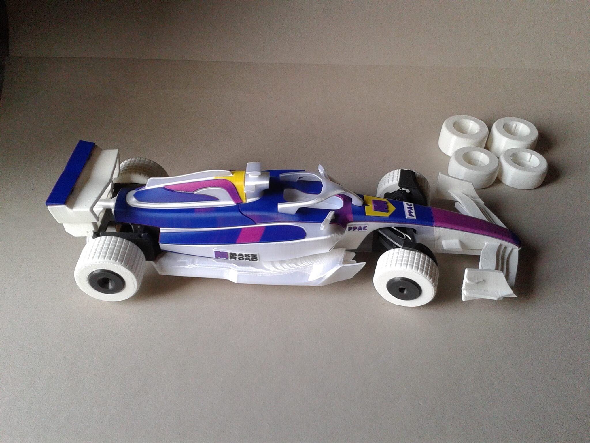 My first assembly of the "MAKEROAD F1" (awaiting a MakeRoad "MakerKit RC Car") - image 2