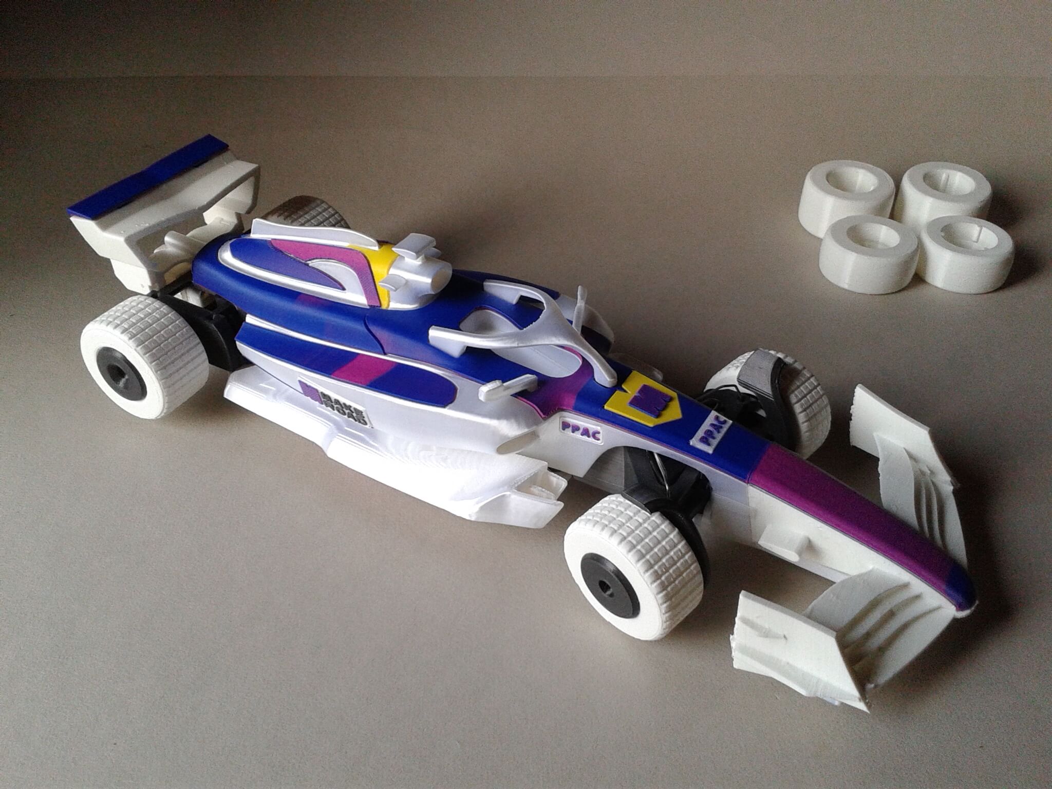 My first assembly of the "MAKEROAD F1" (awaiting a MakeRoad "MakerKit RC Car") - image 3