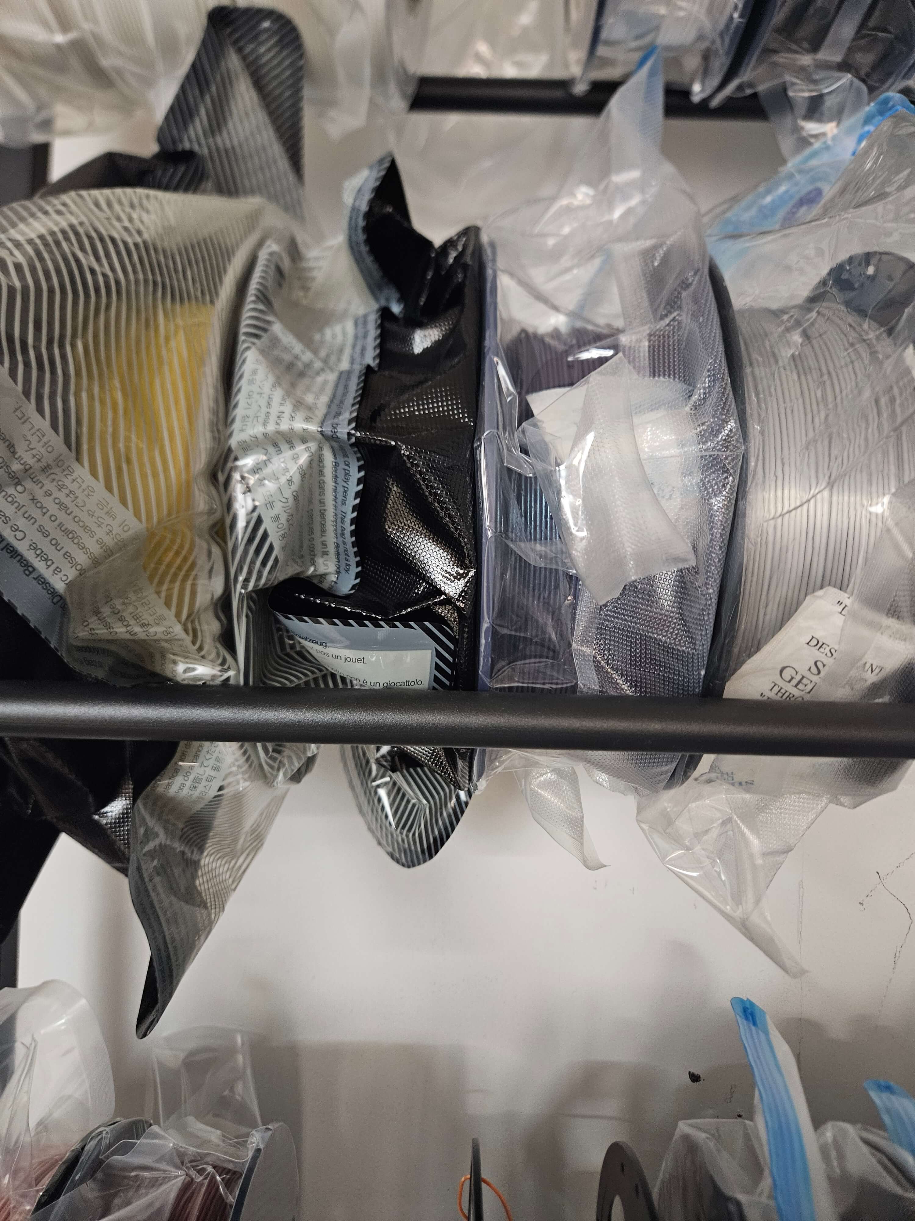 Automated & Moisture-Proof: Vacuum Bags, Panda Feed Rack, and Smart Spoolman Tracking! - image 1