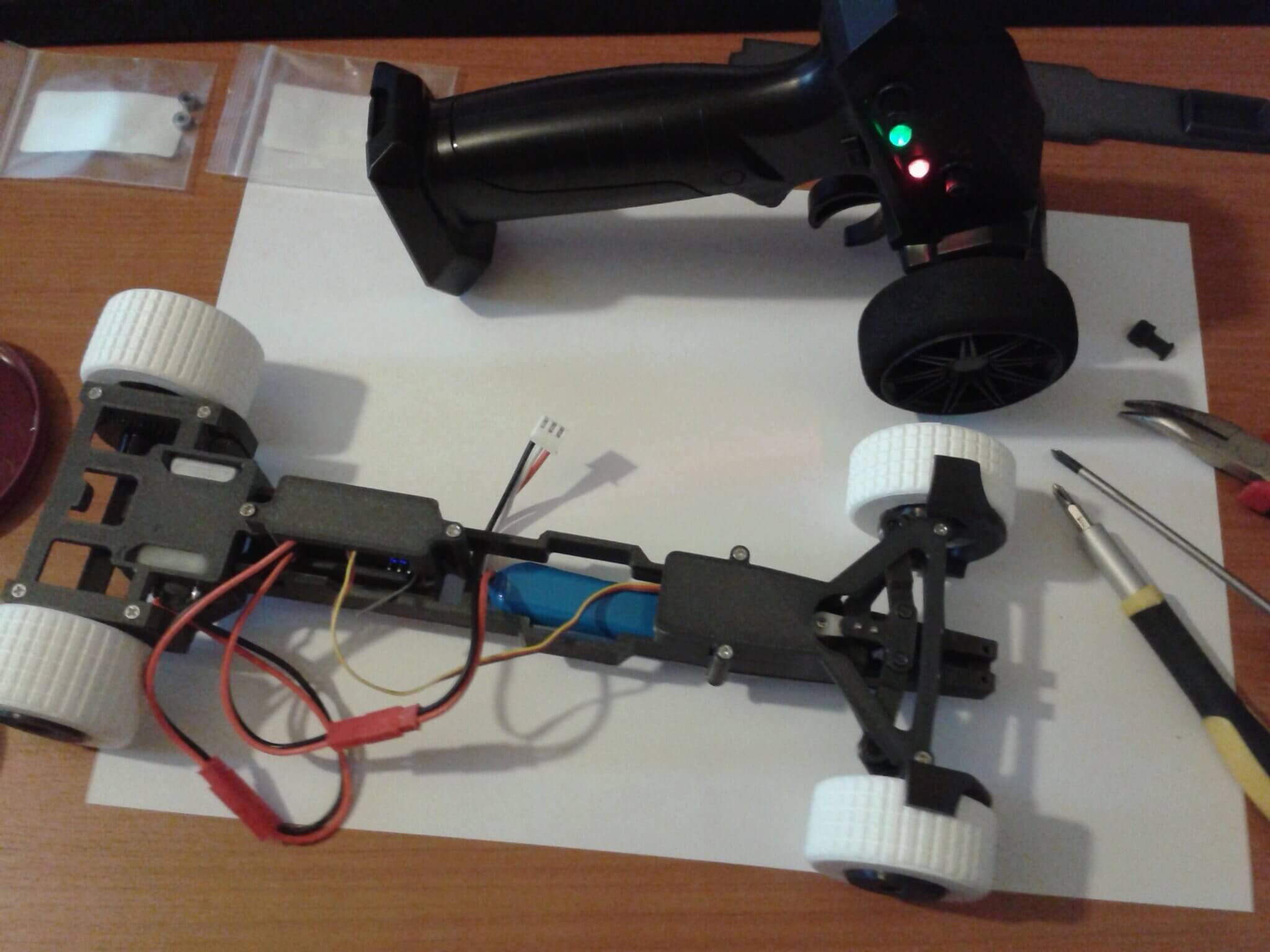 My assembly of the "MAKEROAD F1" model I printed, using the "MAKEROAD RC Car Electronics Kit" I received - image 1